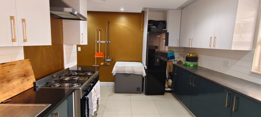 4 Bedroom Property for Sale in Strandfontein Village Western Cape